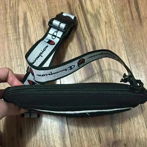 BNWOT Champion loco fanny pack/belt bag - Picture 5 of 5